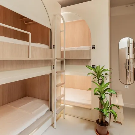 Hostel Literal *