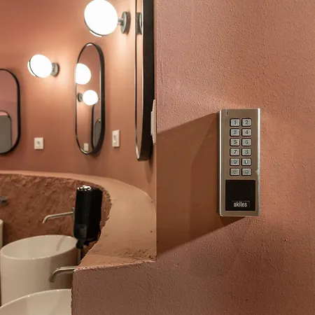 Hostel Literal
